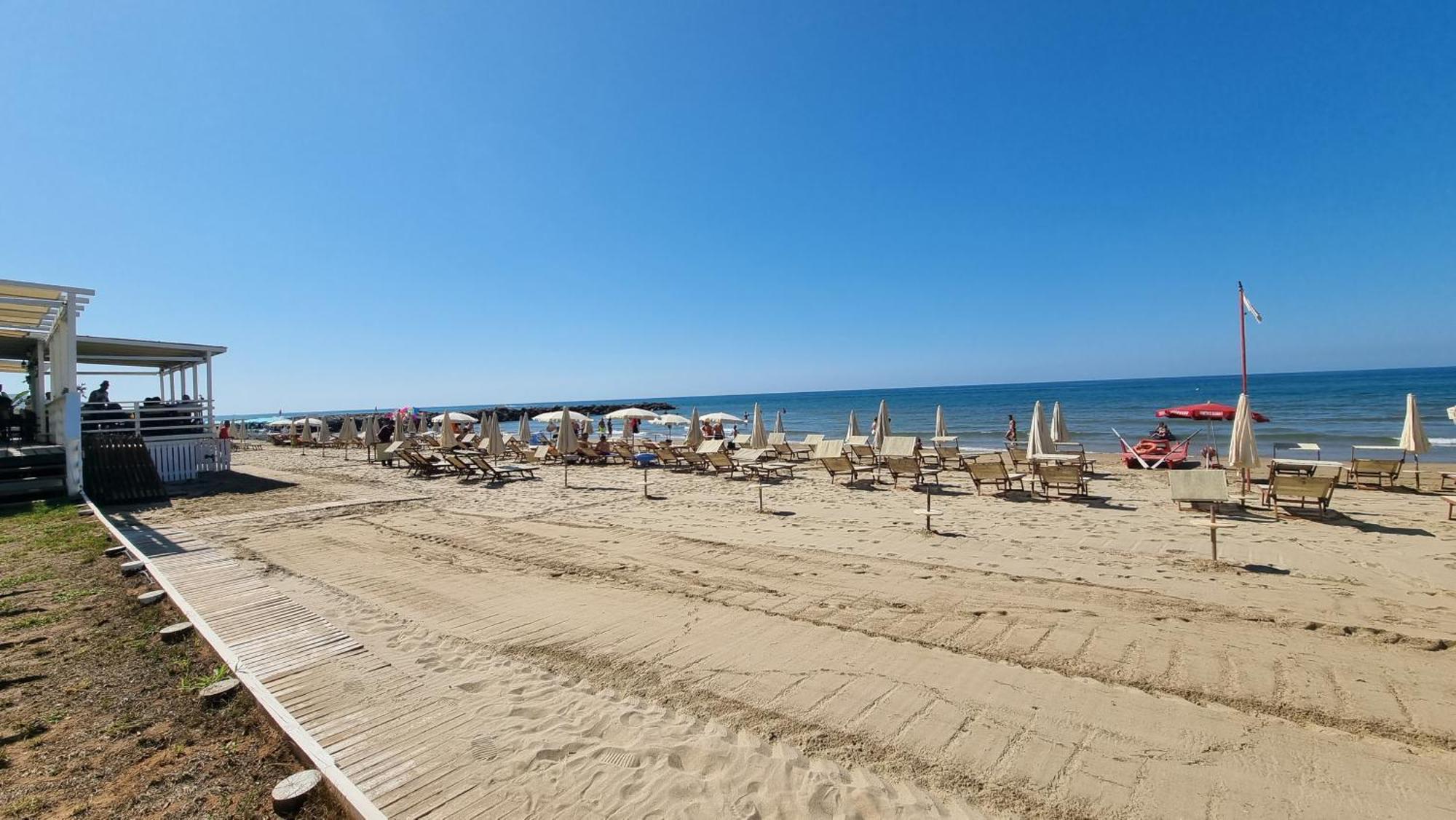 ספרלונגה La Villa Fronte Spiaggia Bandiera Blu מראה חיצוני תמונה